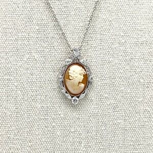 JBK Jacqueline Kennedy Cameo‎ Necklace Silver Tone Rhinestone Pendant Jewelry